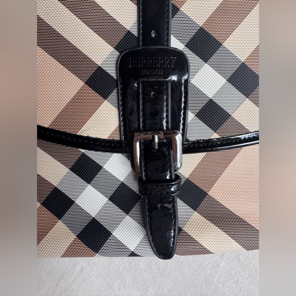 Burberry Haymarket Check Shoulder Bag with Coin Purse - Picture 7 of 12